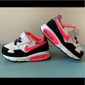 New toddler girls size 6 Nike sneakers